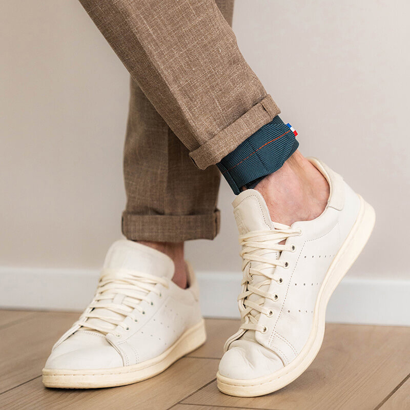 discreet-ankle-weights-exercising-at-the-office