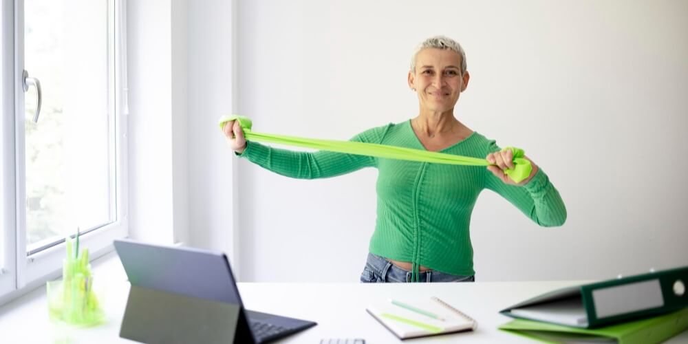 elastic-bands-sport-at-workplace