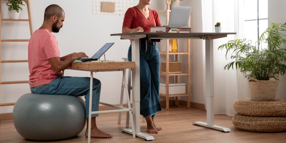 sit-stand-desk-to-move-at-the-office